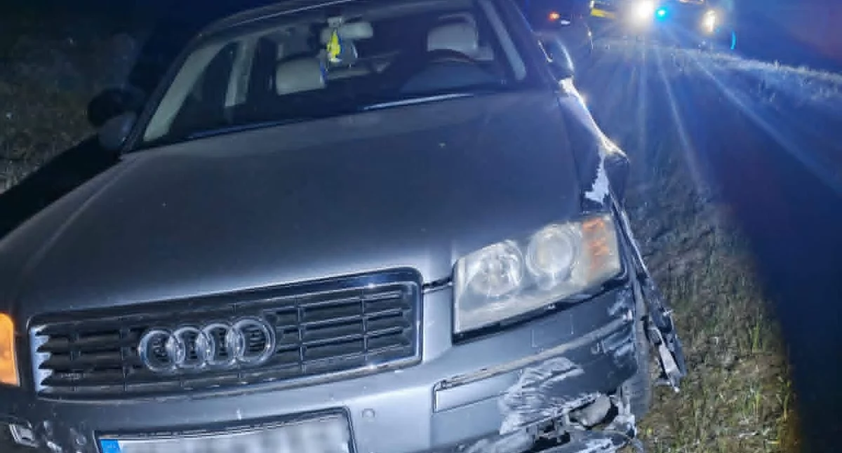 Wiadomości Policja , Kierowca próbował uciec przed funkcjonariuszami uderzył policyjny radiowóz - zdjęcie, fotografia