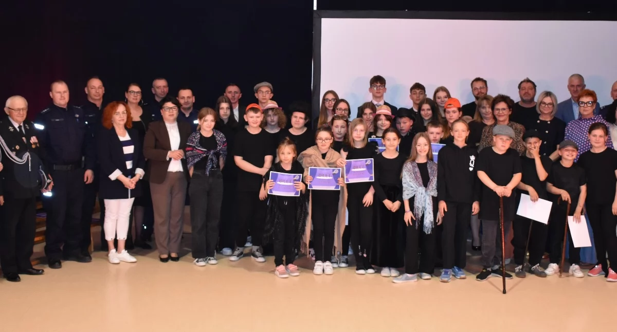 Warto wiedzieć, „Nie złapać sieć” Uczniowie Nowych Łubek poruszyli ważny problem - zdjęcie, fotografia