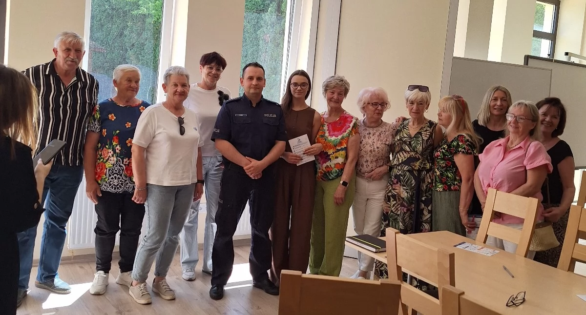 Warto wiedzieć, Cyberbezpieczeństwo świadomość seniorów Projekt Centrum Aktywnego Seniora Płocku - zdjęcie, fotografia