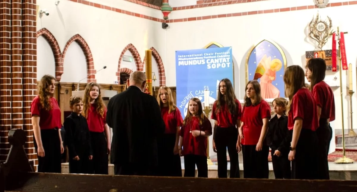 Koncert i zespół, Złote głosy Płocka podbijają Europę ASBeek znów szczycie - zdjęcie, fotografia