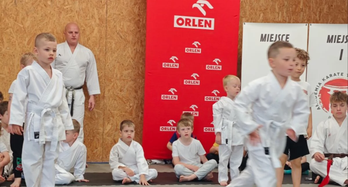 Sporty walki, Akademia Karate Tradycyjnego zorganizowała Turniej „Mały Mistrz” Odbudujemy swoje - zdjęcie, fotografia