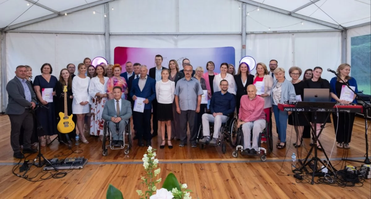Urząd marszałkowski, Mazowsze poznaliśmy laureatów wyjątkowych plebiscytów osób niepełnosprawnościami zgłoszonych nagrodzonych - zdjęcie, fotografia