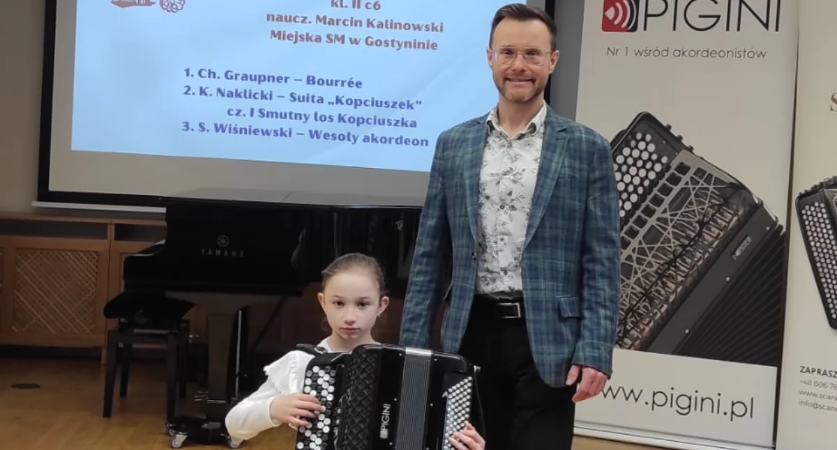 Warto wiedzieć, Mała mistrzyni wielkiego talentu Kasia Gostynina zdobywa nagrodę nagrodą - zdjęcie, fotografia