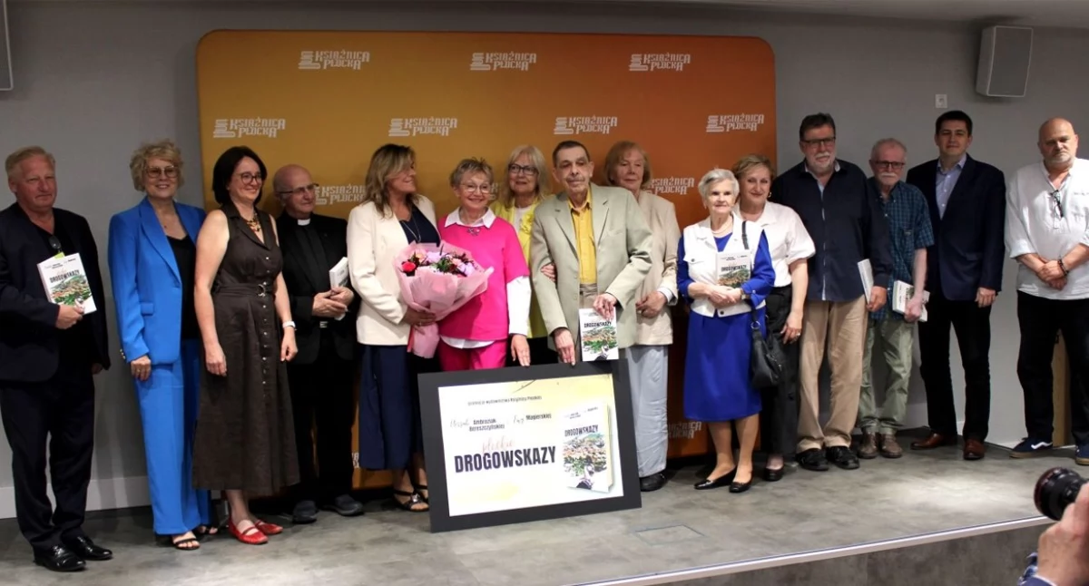 Książka, oficynie Książnicy Płockiej Drogowskazy - zdjęcie, fotografia