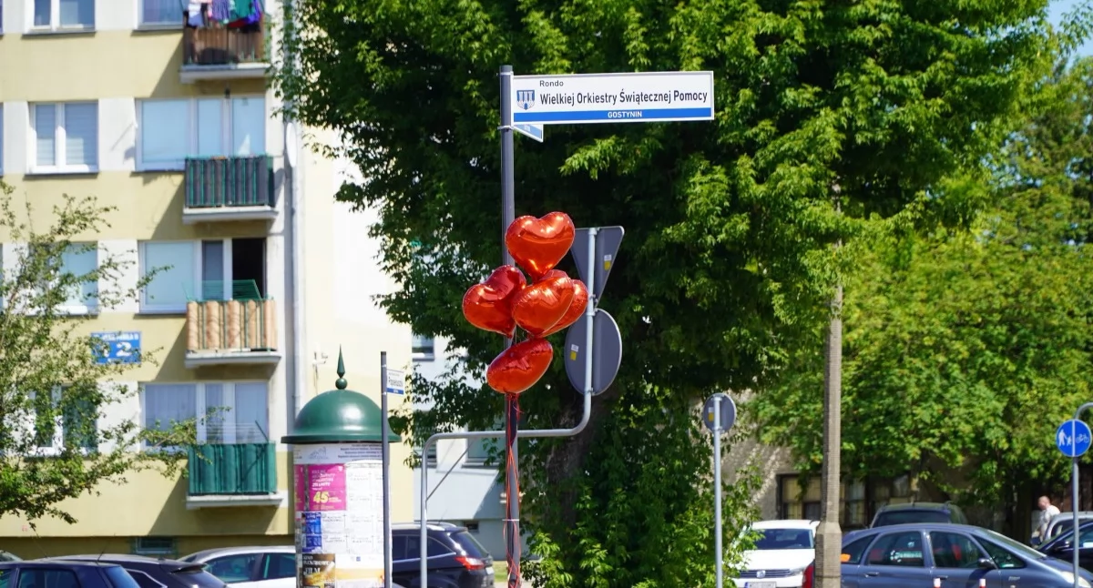 Inwestycje, ronda Gostyninie otwarcie jednego przyjechał Jerzy Owsiak - zdjęcie, fotografia