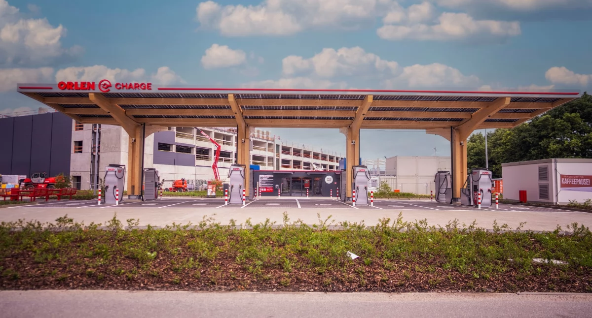 PKN ORLEN, ORLEN rozwija sieć ładowania Europie Pierwszy ORLEN Charge ruszył Niemczech - zdjęcie, fotografia