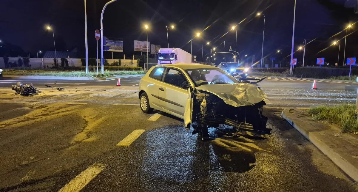 Wypadki, Wypadek rondzie Płocku Wśród rannych dwoje dzieci [FOTO] - zdjęcie, fotografia