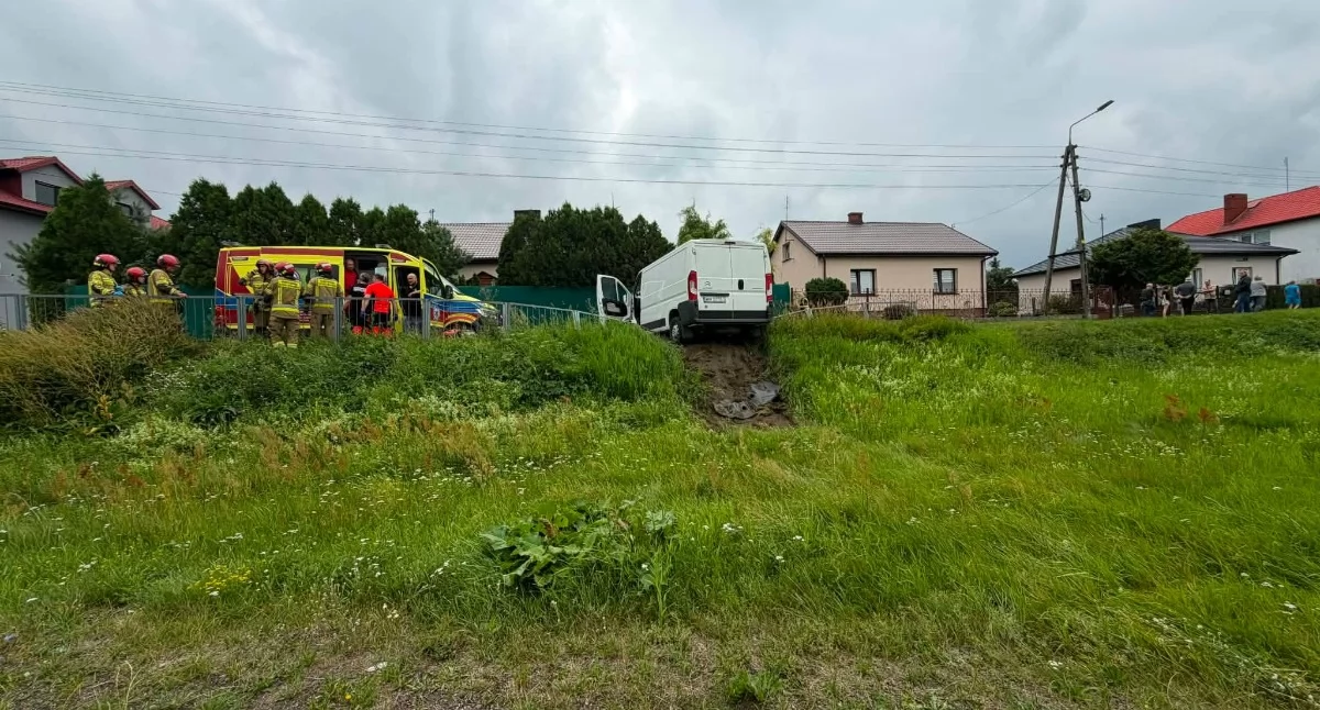 Wypadki, Wypadek gminie Staroźreby Cztery osoby dwoje dzieci zabrane szpitala - zdjęcie, fotografia