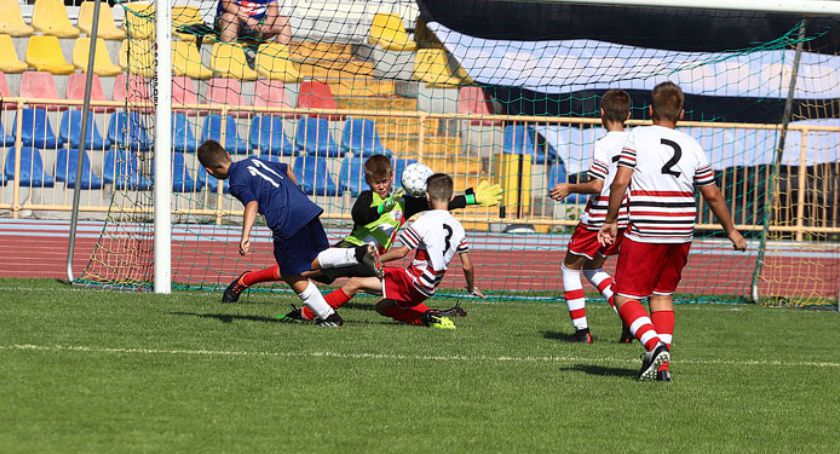 1200 młodych piłkarzy gra na czterech stadionach