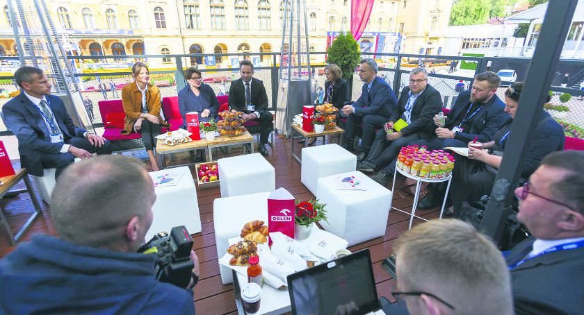 Trzydzieści programów badawczych