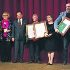 Marszałek Adam Struzik (w środku) z laureatami Medali Pro Masovia