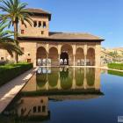 Alhambra oczarowuje: i zewnątrz, i w środku...