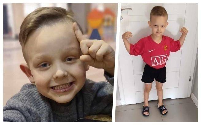 Tymoteusz Cholewiński uwielbia piłkę nożną - tutaj na zdjęciu w koszulce klubu Manchester United