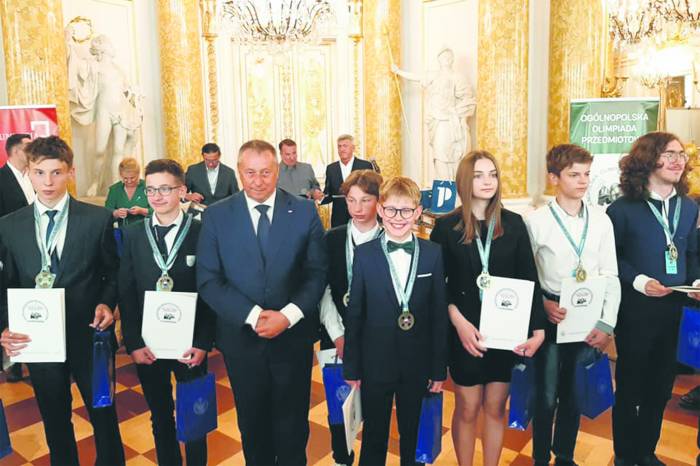 Przemek podczas gali finałowej zawodów laureatów konkursu „Losy Żołnierza” 2023