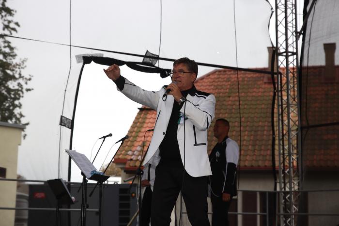 Sławomir Swierzyński - lider i wokalista zespołu Bayer Full