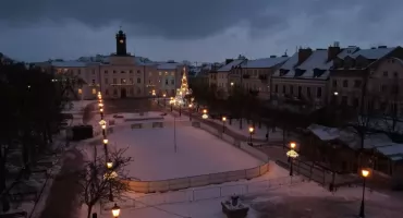 Już jutro otwarcie lodowiska na Starym Rynku w Płocku. Harmonogram Godzin, Ceny i Atrakcje