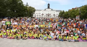 Na płockiej starówce była moc czytania! Dzieciaki i dorośli dali radę „Rzepce”! 