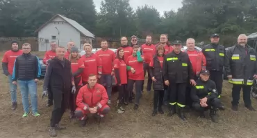 W Płocku wyjątkowa ekipa wyruszyła nad Wisłę. Mają ważny apel! W akcji wolontariusze ORLENU i strażacy