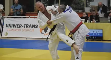 Mistrzostwa Polski Weteranów i Amatorów w judo we Wrocławiu. Leszek Jarosiński na podium