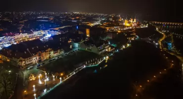 Płockie Ogrody Światła 2025 JUŻ OTWARTE! [Zdjęcia] Dwukrotnie większa iluminacja na Wzgórzu Tumskim