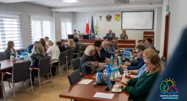 Gmina Słupno podnosi stawki za odpady, ale wprowadza ulgę dla kompostujących