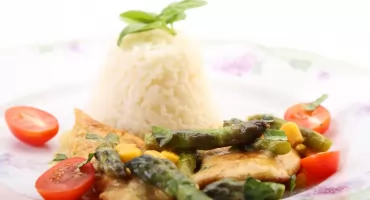 Przepisy kulinarne Izabeli Chudzyńskiej. Kurczak curry ze szparagami