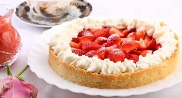 Przepisy kulinarne Izabeli Chudzyńskiej. Tort truskawkowy