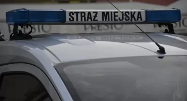 Mężczyzna szarpał płaczącą czterolatkę na ulicy. Nie przestał nawet na widok strażniczek miejskich