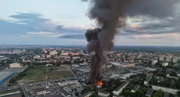 Spłonęła hala przy ul. Rembielińskiego w Płocku. „Tragedia, marzenia poszły z dymem”