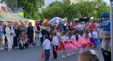 Rodzinna zabawa i wsparcie dla Jasia. Dzień Dziecka w SP nr 3 w Płocku