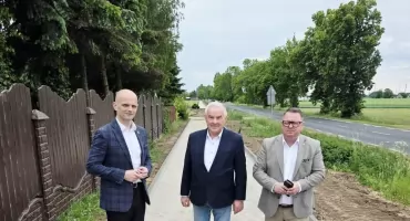 Nowa ścieżka rowerowa w Bronowie-Zalesiu. Trwa budowa trasy przy drodze Płock–Zągoty