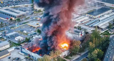 Pożar hali przy ul. Rembielińskiego w Płocku pod lupą prokuratury. Ruszyło śledztwo 