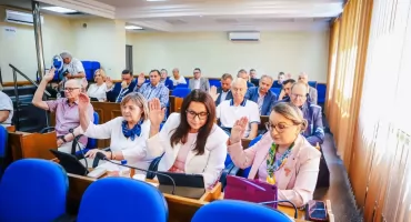 Sesja Rady Powiatu w Płocku. Inwestycje, wsparcie i wodne problemy
