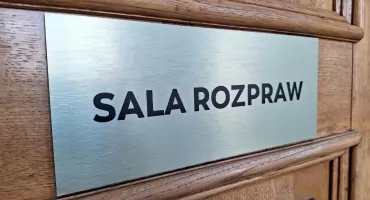 Był oskarżony o dokonanie zabójstwa byłego komendanta głównego Policji. Teraz może zostać milionerem  