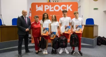 Płoccy lekkoatleci, pływacy i piłkarze na igrzyskach w Tajwanie