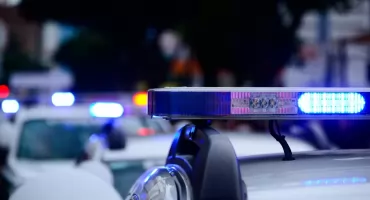Garaż skrywał kontrabandę. Policjanci znaleźli tysiące nielegalnych papierosów