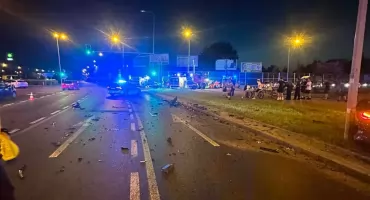 Zderzenie aut na jednym z płockich rond. 31-latka zabrana do szpitala