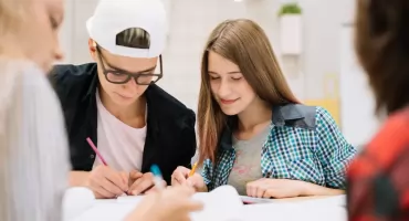 Płock w akademickiej elicie regionu. Na Mazowszu studiuje niemal 288 tysięcy osób, ale większość wybiera stolicę